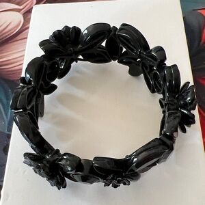 51Black Floral Resin Stretch Bracelet